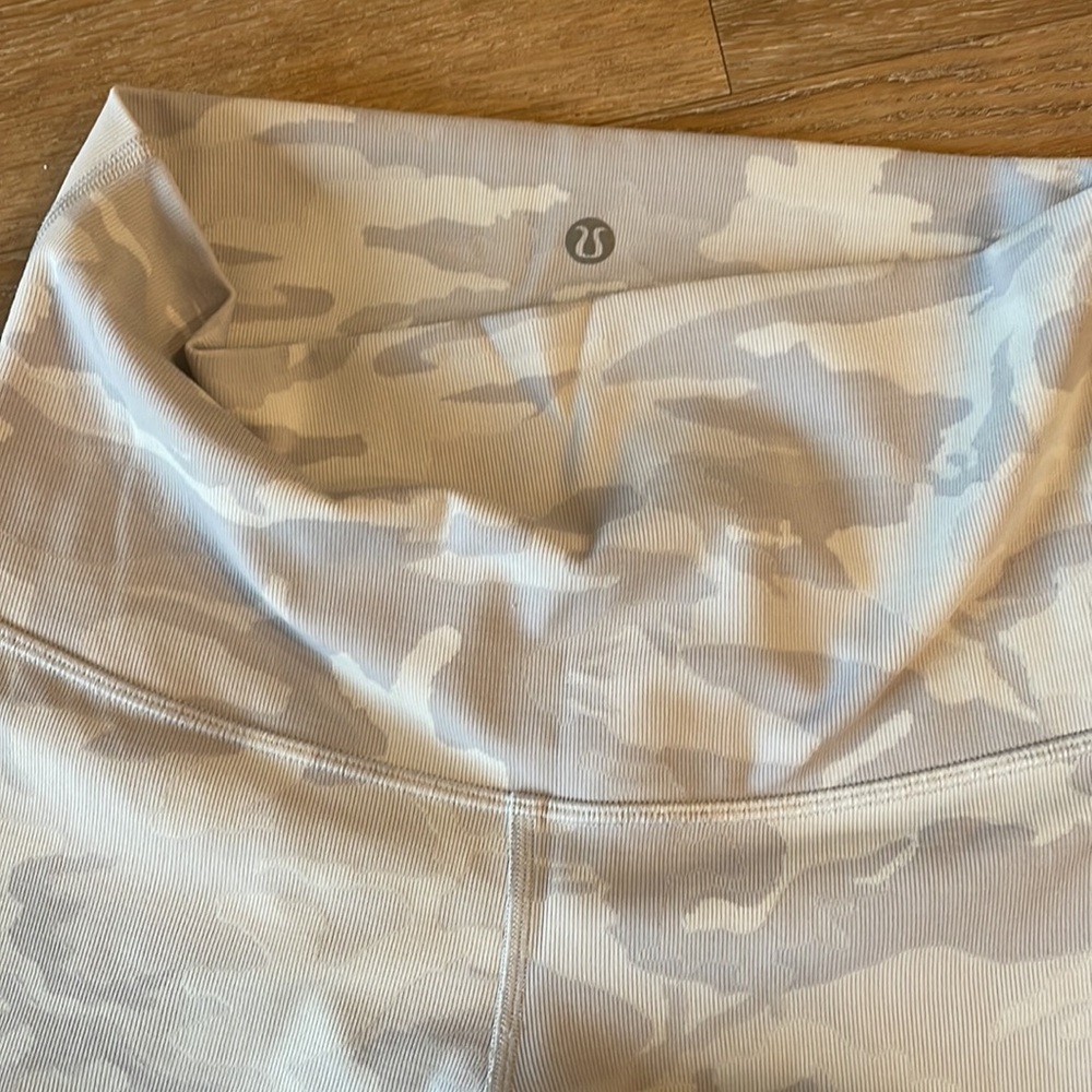 Lululemon Wunder-Under Scalloped Hem Leggings - Picture 7 of 11